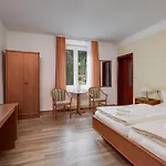 Waldhotel & Restaurant Stieglitzenkrug 호텔 펠트베르크